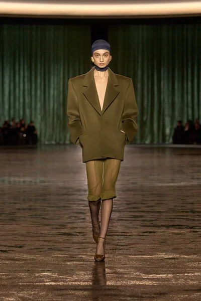 Look 5